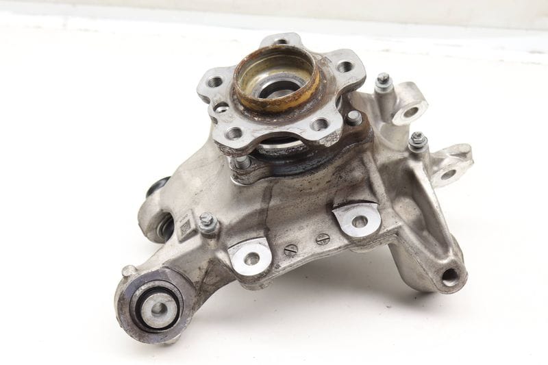 Spindle Knuckle w/ Wheel Bearing 33306866338 — Used (SKU 600512)