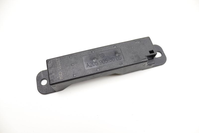 Kessy / Keyless Entry Antenna 2059053005 — Used (SKU 561135)