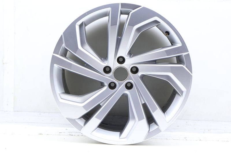 20" Inch Alloy Rim / Wheel 3CM601025A — Used (SKU 706399)