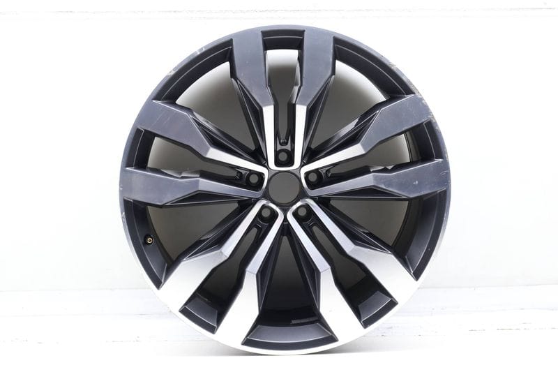 21" Inch Alloy Rim / Wheel (SUZUKA) 3QF601025F — Used (SKU 723700)