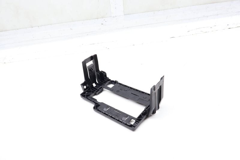 Battery Retainer / Bracket 2Q0915345A — Used (SKU 705970)