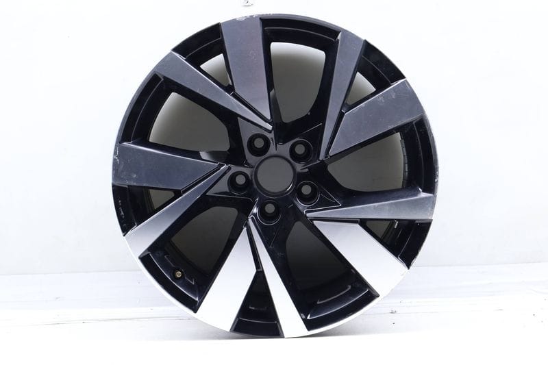 18" Inch Alloy Rim / Wheel 3CM601025B — Used (SKU 675566)