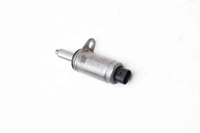 Cam Valve / Camshaft Adjustment Solenoid 06E103697AB — Used (SKU 675360)