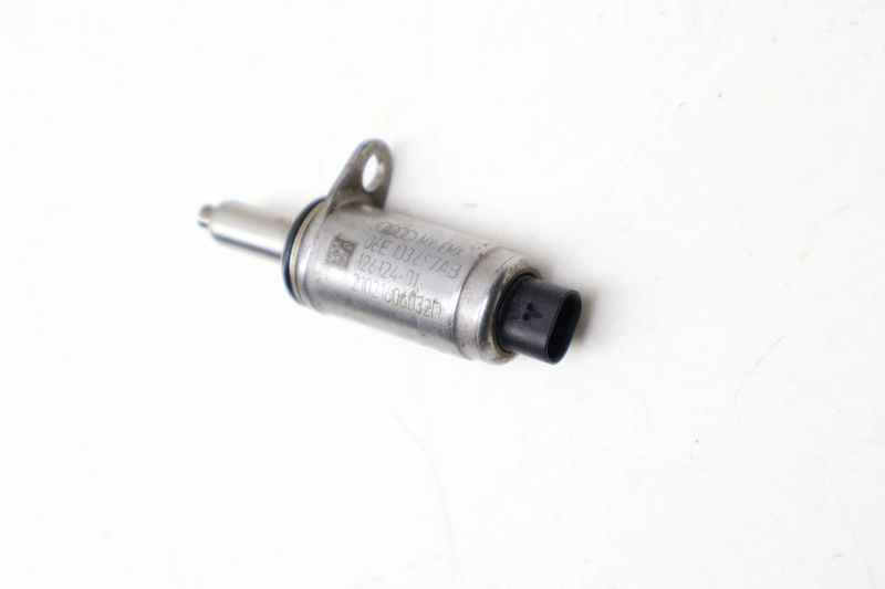 Cam Valve / Camshaft Adjustment Solenoid 06E103697AB — Used (SKU 675365)