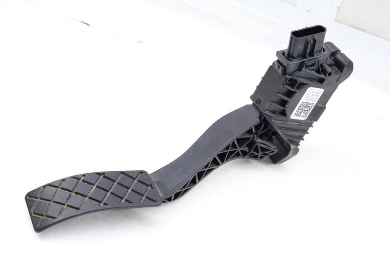 Gas Pedal / Accelerator Module 5QN723503 — Used (SKU 675416)