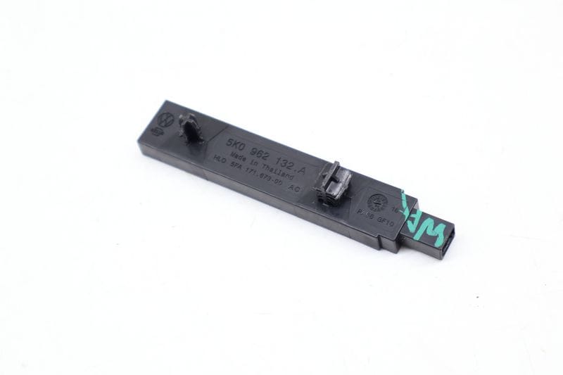 Kessy / Keyless Entry Antenna 5K0962132A — Used (SKU 675349)