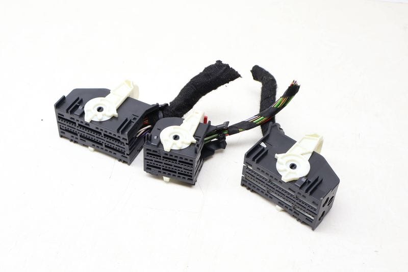 Onboard Supply Control Module Wiring Connector / Pigtail — Used (SKU 675326)