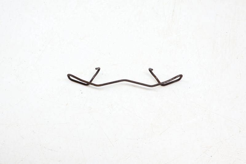 Brake Retaining Spring 8V0615269 — Used (SKU 675609)