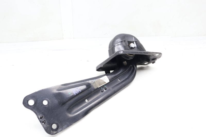 Lower Control / Trailing Arm 3QF505224B — Used (SKU 675584)