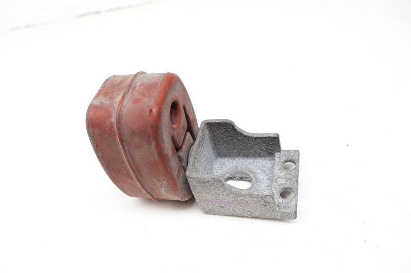 Exhaust Hanger / Mount / Bracket 5Q0253144E — Used (SKU 723258)