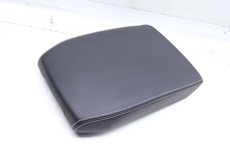 Center Armrest / Arm Rest 3CN864207C — Used (SKU 706052)