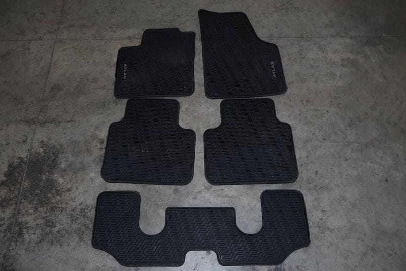 Rubber Floor Mat Set (ATLAS) 3CN061550 — Used (SKU 668933)
