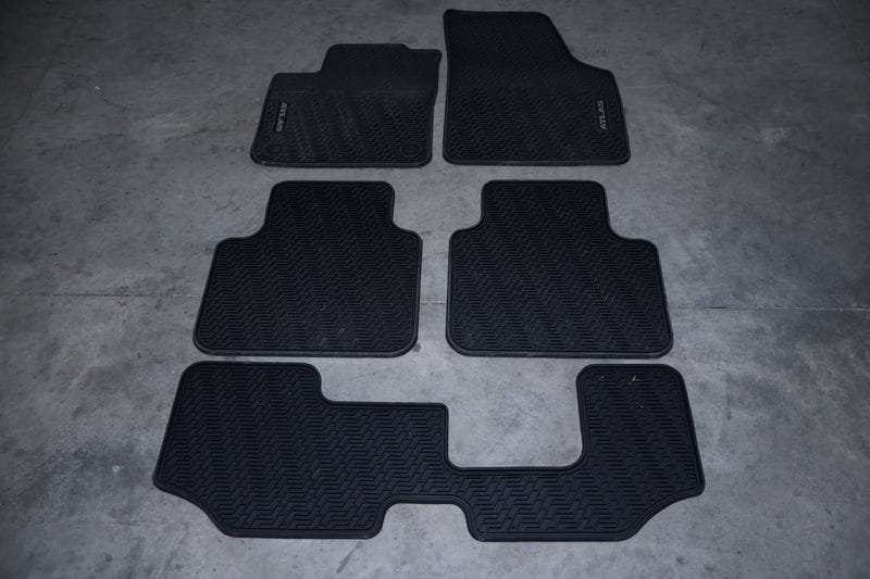 Rubber Floor Mat Set (ATLAS) 3CN061550A — Used (SKU 706410)