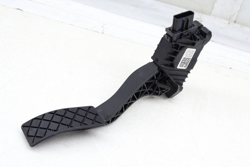Gas Pedal / Accelerator Module 5QN723503 — Used (SKU 668662)