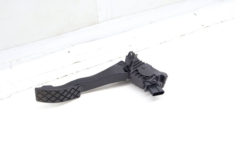 Gas Pedal / Accelerator Module 5QN723503 — Used (SKU 706008)
