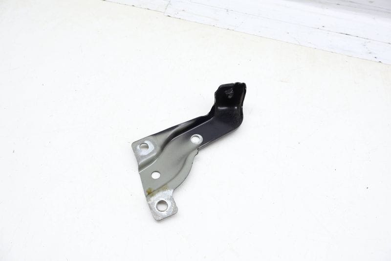 Upper Fender Mount Bracket 3CN821183 — Used (SKU 706122)