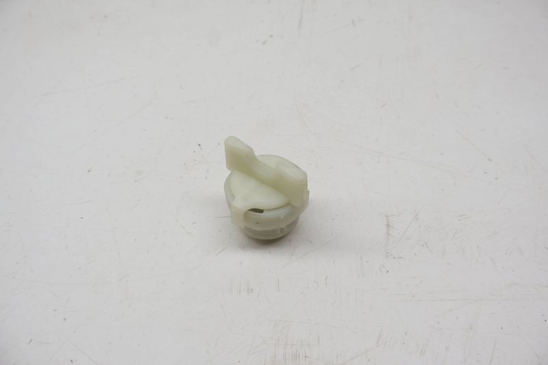 Outer Tail Light Screw / Fastener 5TA945300 — Used (SKU 737994)