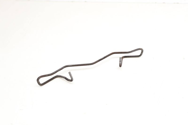 Brake Retaining Spring 8V0615269 — Used (SKU 723314)