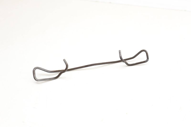 Brake Retaining Spring 8V0615269 — Used (SKU 723315)