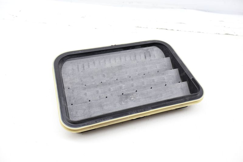 Quarter Panel Vent Trim 7PP819181A — Used (SKU 723457)