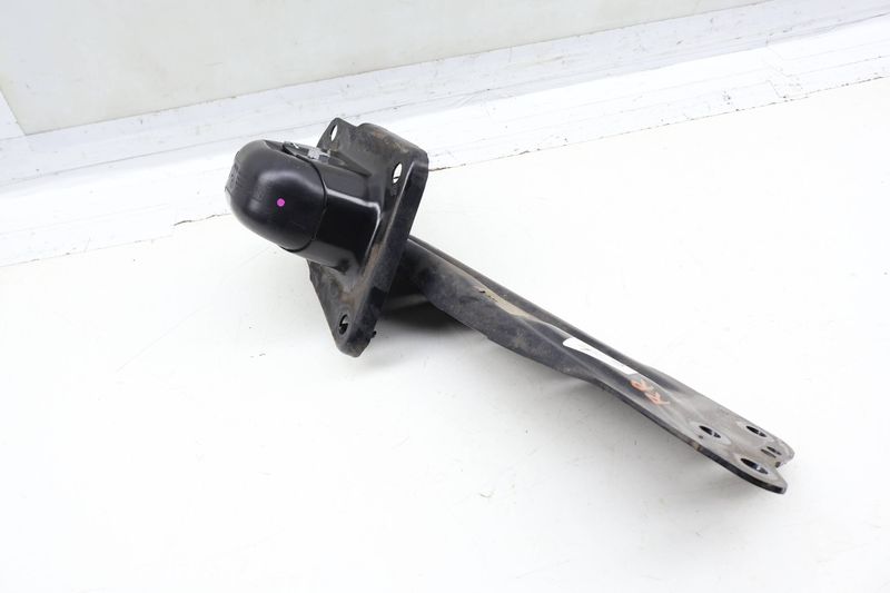 Lower Control / Trailing Arm 3QF505224B — Used (SKU 706194)