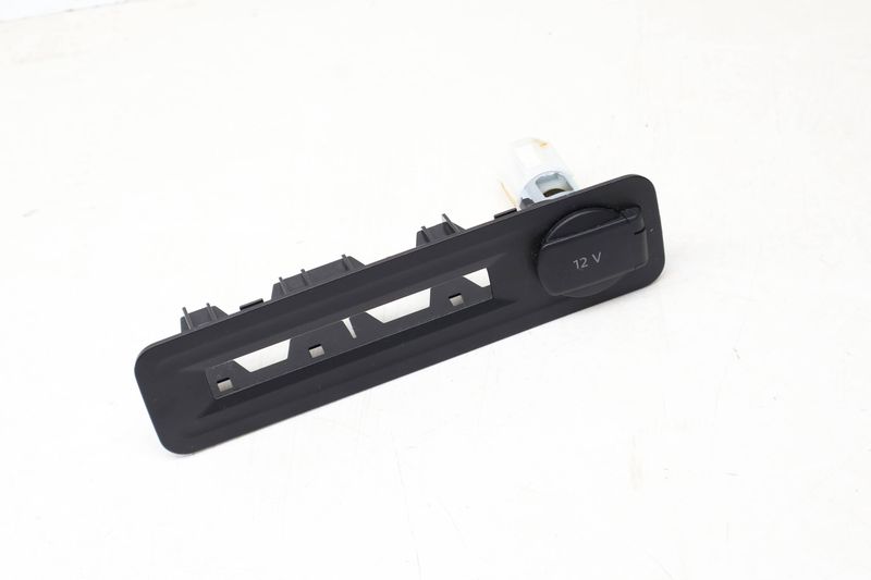 USB-C / Power Outlet Trim 3CM858335 — Used (SKU 668720)