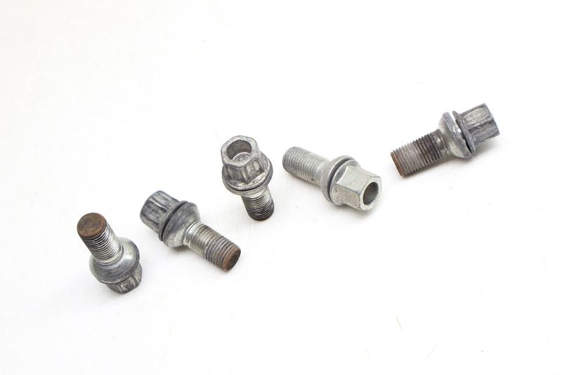 Wheel Lug Bolt / Nut Set (5) WHT002438 — Used (SKU 706409)