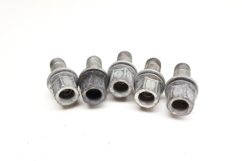 Wheel Lug Bolt / Nut Set (5) WHT002438 — Used (SKU 723322)