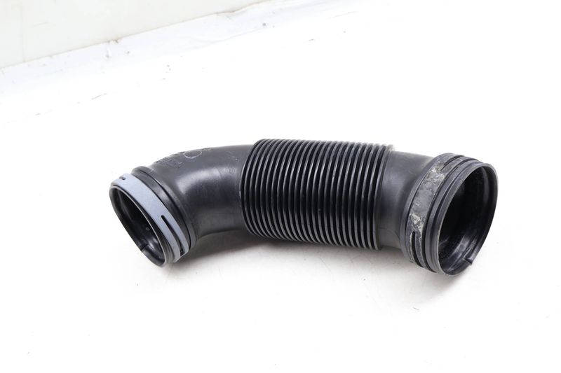 Engine Air Intake Hose / Duct / Tube 5C0129684B — Used (SKU 659276)