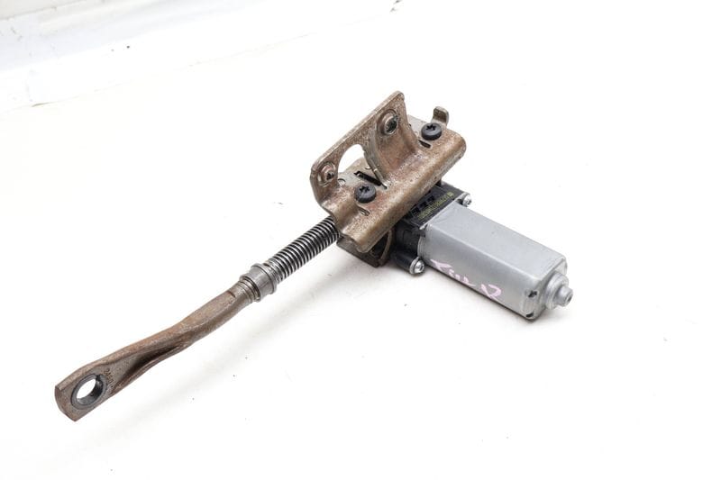 Front Tilt Seat Motor w/ Transmission 561882390 — Used (SKU 654968)