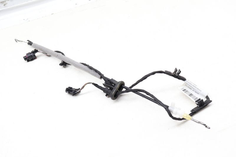 Interior Door Handle Release / Bowden Cable 561837086F — Used (SKU 658900)