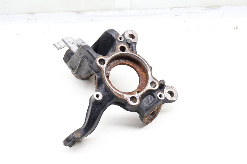 Spindle Knuckle / Wheel Bearing Housing 561407256 — Used (SKU 659151)