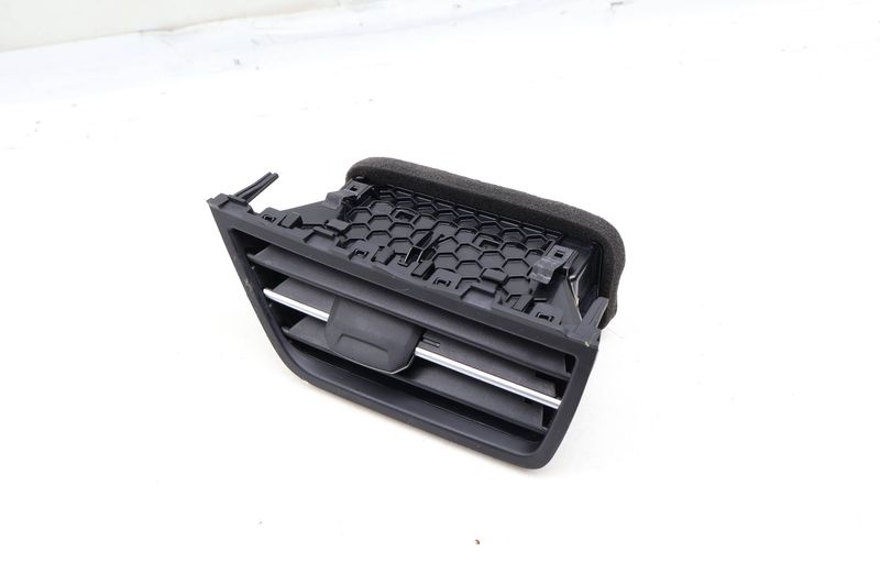 Dash Air Vent 561819703G — Used (SKU 655015)