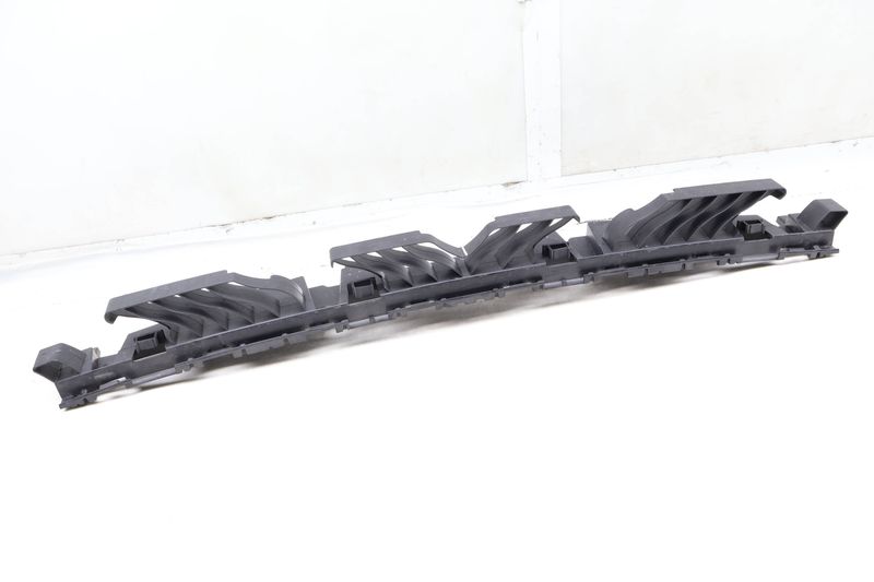Center Bumper Mount / Bracket 561807863B — Used (SKU 658915)