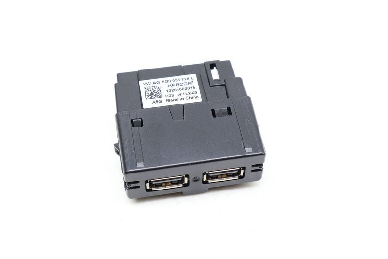 Center Console Dual USB Port / Module 5Q0035726L — Used (SKU 658926)