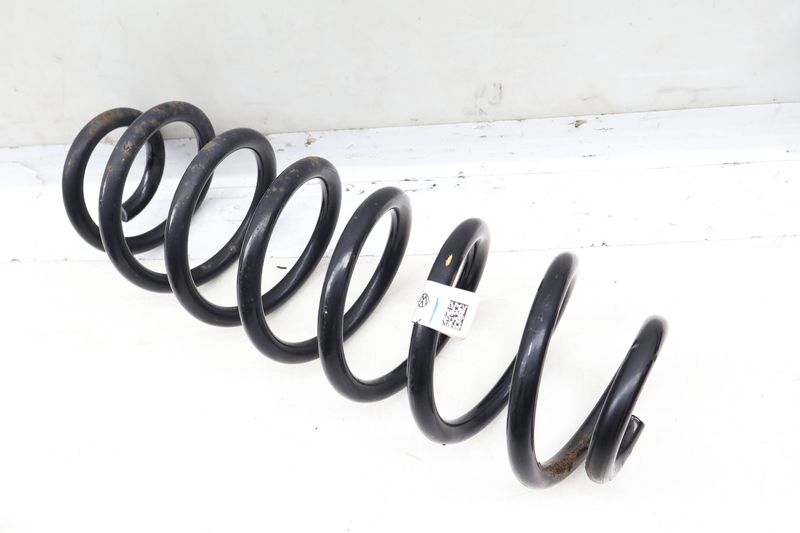 Coil Spring 561511115 — Used (SKU 655109)