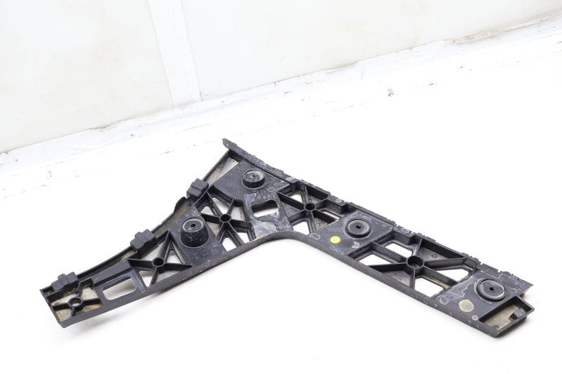 Bumper Mount / Bracket 561807394C — Used (SKU 659130)