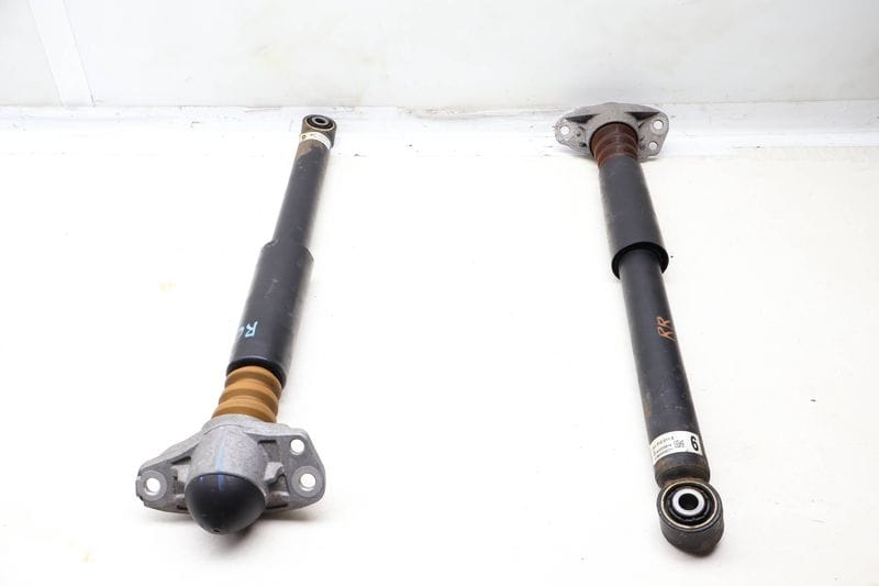 Strut / Shock Absorber Set 561512011E — Used (SKU 655124)