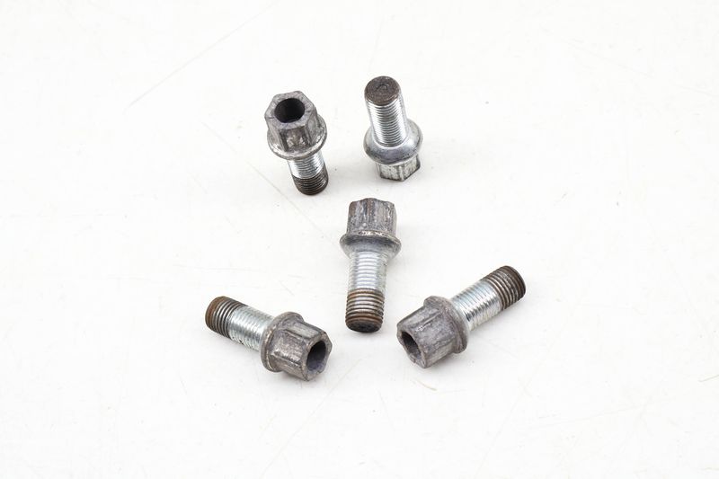 Wheel Bolt / Lug Nut Set (5) WHT001812 — Used (SKU 654893)