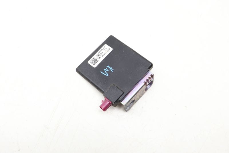 Antenna Booster 3G9035534 — Used (SKU 649941)