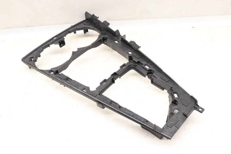 Automatic Shifter Mount Bracket 8W1864261H — Used (SKU 535378)