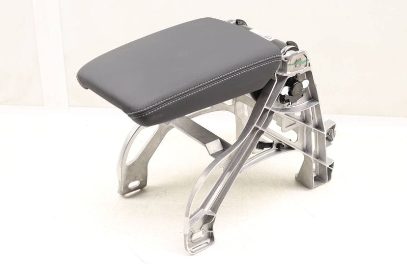 Center Armrest w/ Bracket 8W0864207AA — Used (SKU 535396)