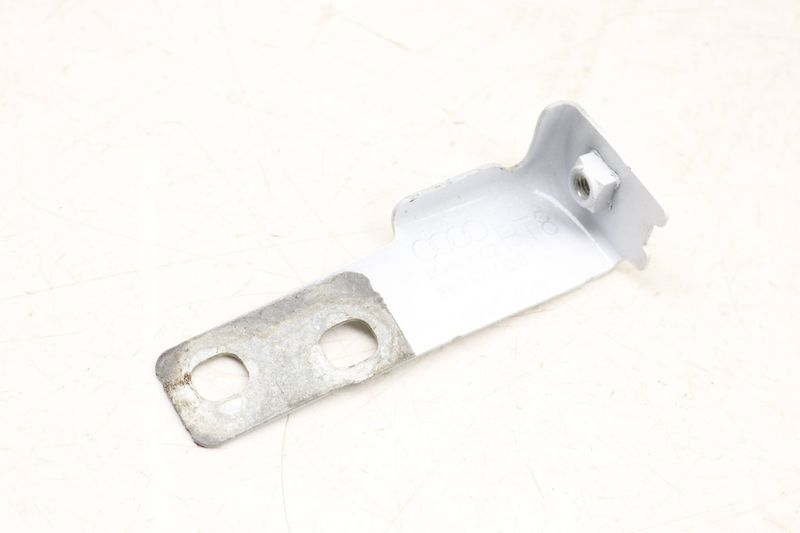 Fender Mount / Bracket 8W0821433B — Used (SKU 535606)