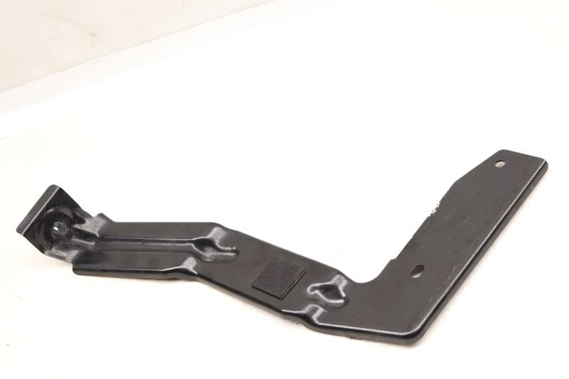 Bumper Mount / Bracket 8W5807329A — Used (SKU 535786)