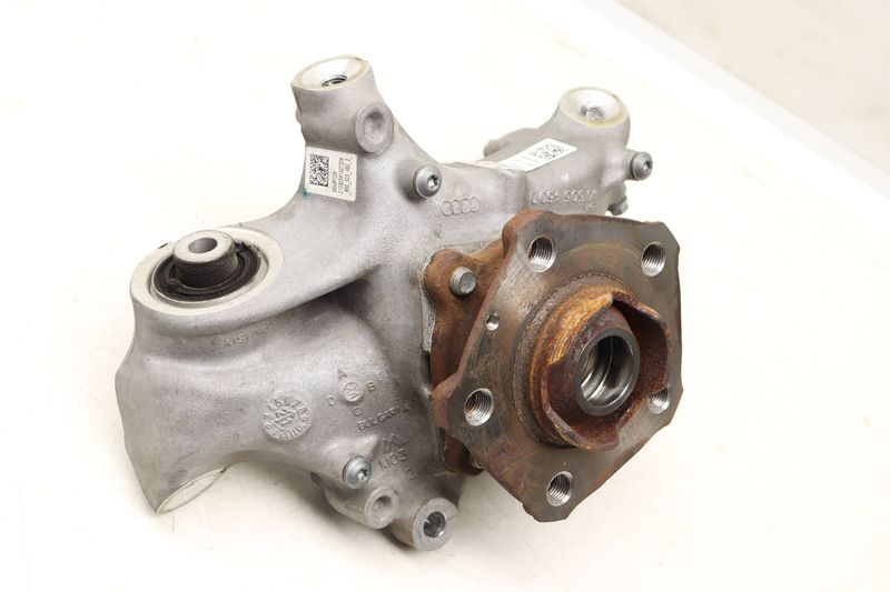 Spindle Knuckle w/ Wheel Bearing 8W0505432Q — Used (SKU 535958)