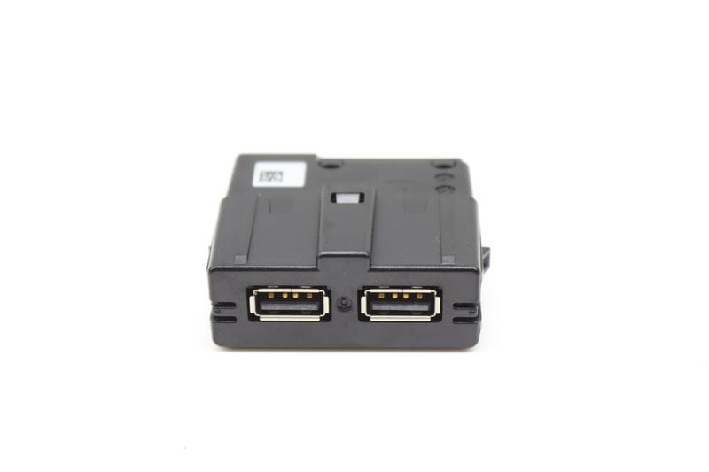 Center Console Dual USB Port / Module 5Q0035726L — Used (SKU 575579)