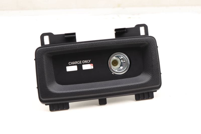 Center Console Power Outlet / Trim 8W0863324A — Used (SKU 606242)