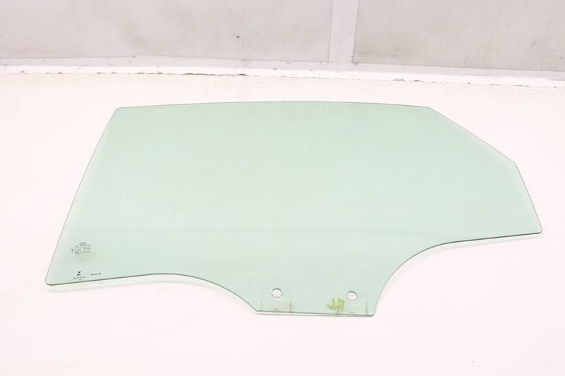 Door Window Glass 8W5845205 — Used (SKU 606104)