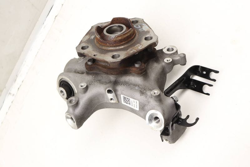 Spindle Knuckle w/ Wheel Bearing 8W0505431Q — Used (SKU 606481)
