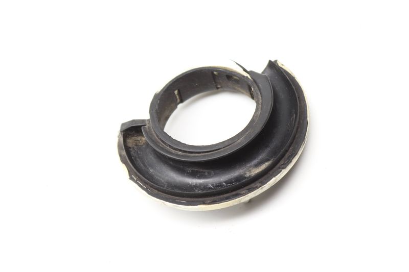Lower Strut Mount / Bushing 6880421 — Used (SKU 558037)